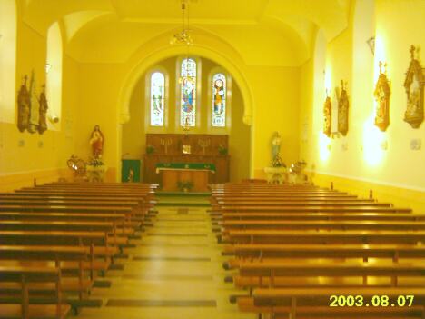 Inside_gallbally_church.jpg (23048 bytes)