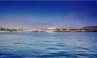 Doonmore Hotel, in front of the sea