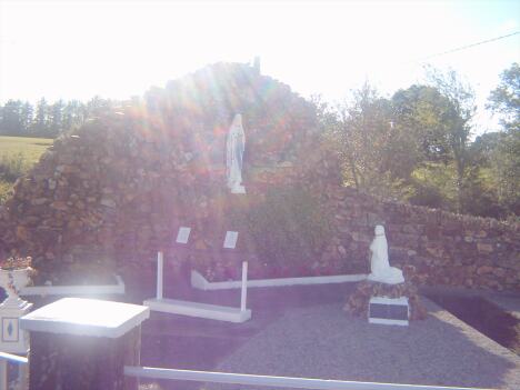 Ballybrennan_grotto.jpg (20413 bytes)