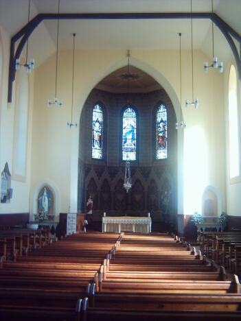 Inside_bree_church.jpg (23679 bytes)