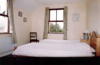 roompics1sm.jpg (6307 bytes)