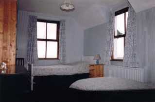 roompics2sm.jpg (6547 bytes)
