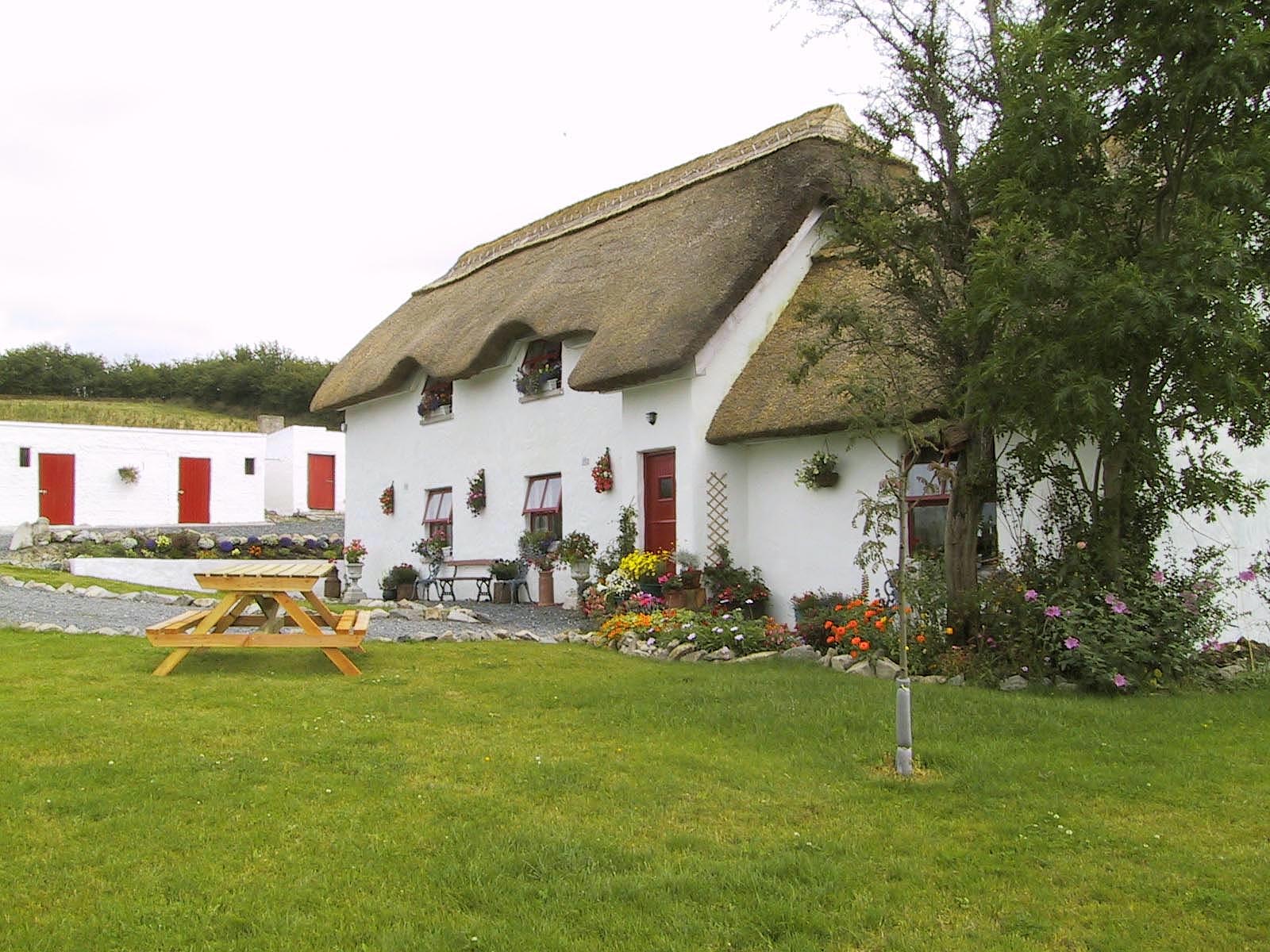 Cul An Cnoic Irish Country Cottage