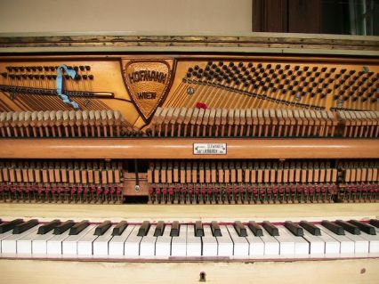 piano action with two simple but effective repairs  (hofmann.JPG 38KB)