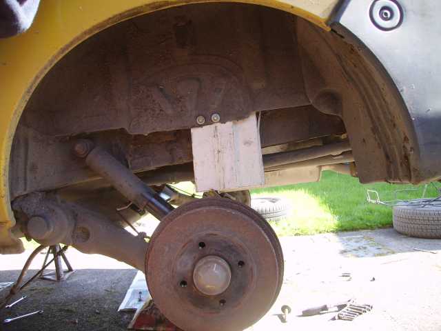 Timber block supporting rear of Renault Kangoo