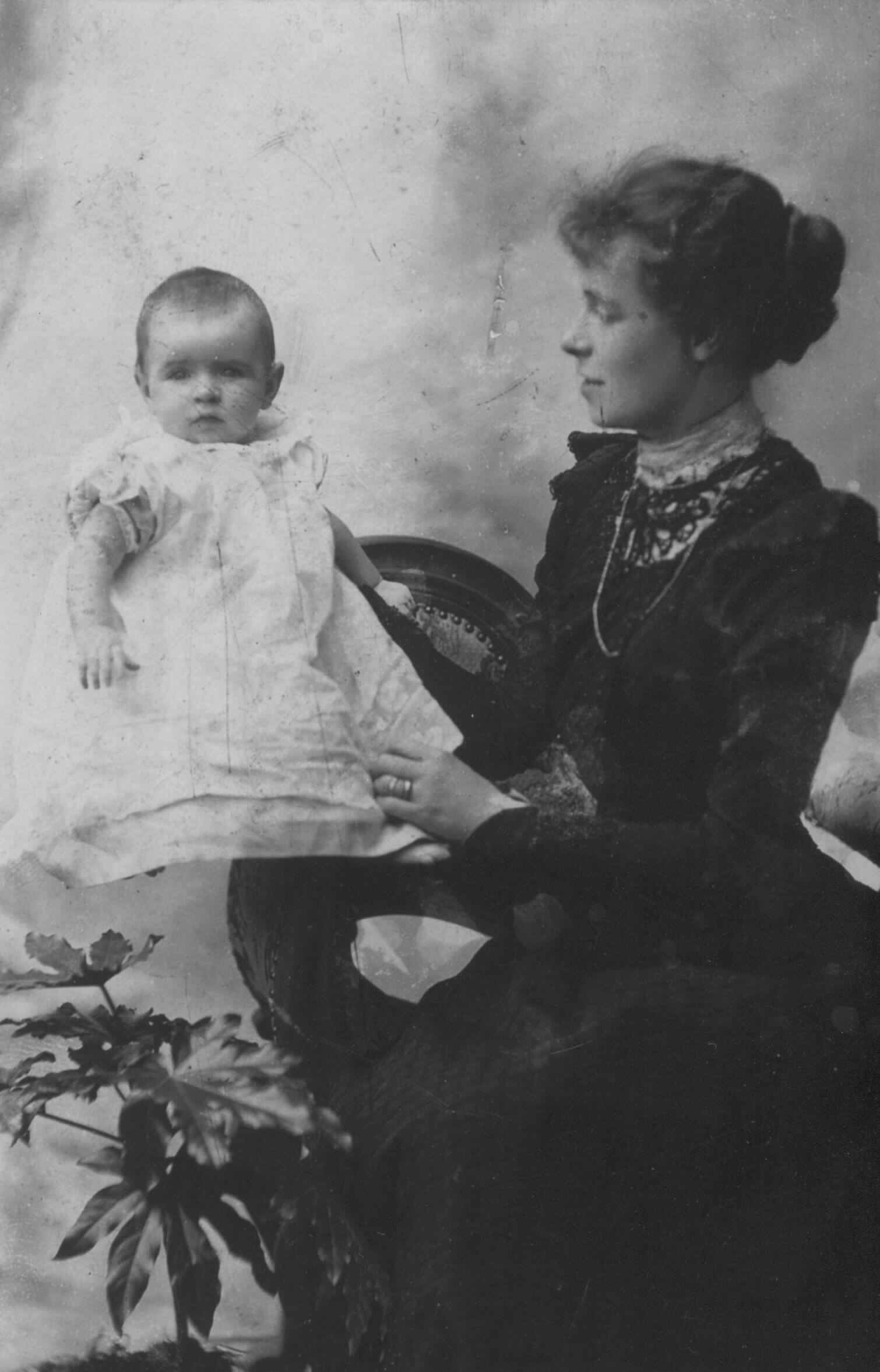 Clara Sampson and unknown baby