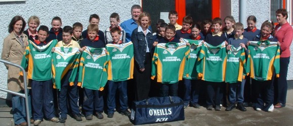 Longford Megabowl Present New Jerseys to Melview