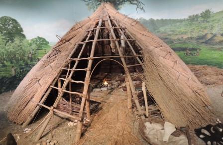 Reconstructed Neolithic House (Bru Na Boinne Visitor Centre)