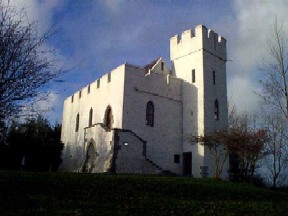 Carrigín Castle
