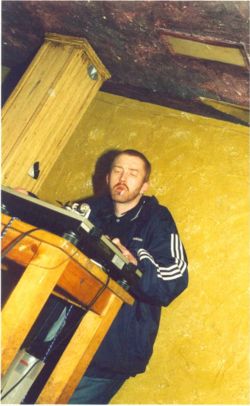 DJ Mek in Limerick 2.jpg (23065 bytes)