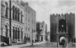 whitworth hall and laurence gate image