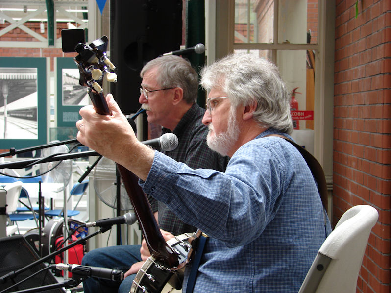 Dan Milner and Bob Conroy performing at the 2007 Cobh Maritime Song Festival