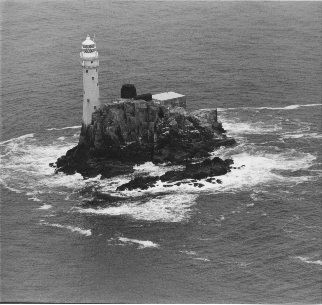 fastnet.jpg (35107 bytes)