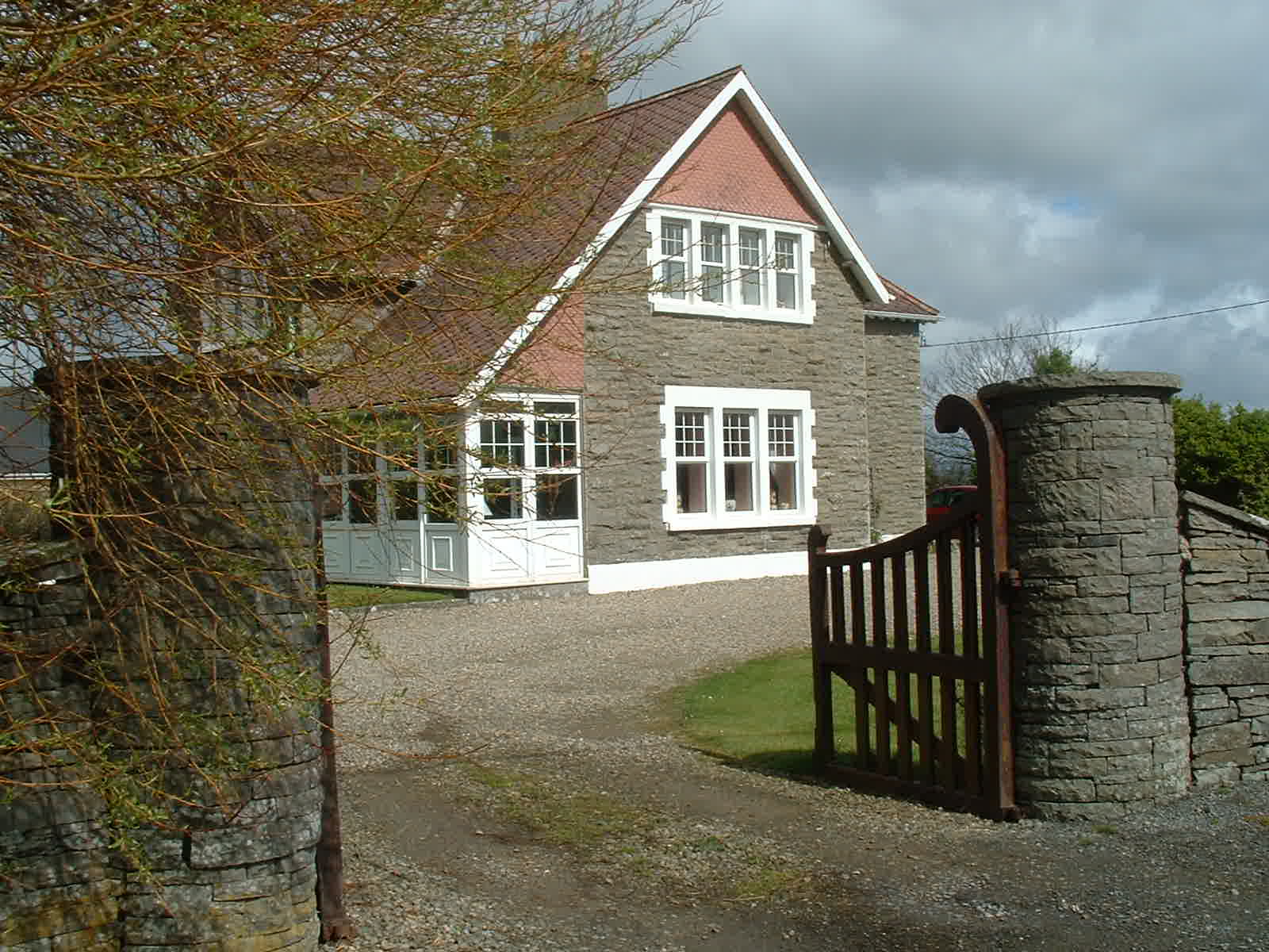 View of Willow Lodge, Lehinch from outside the gateway